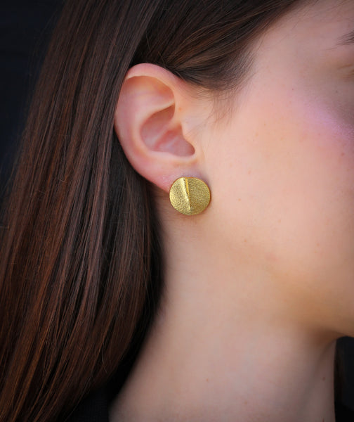 Elgant gold linked earrings