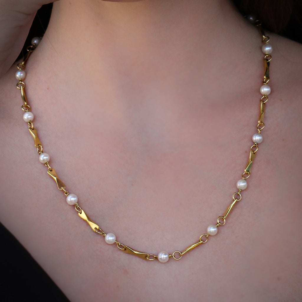 Classic gold & pearls necklace