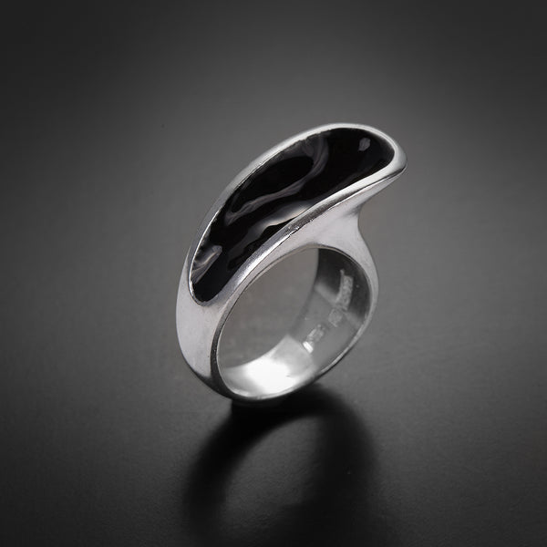 Fashionable silver & enamel ring